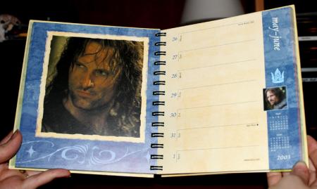 [Agenda.2003.Le.Seigneur.Des .Anneaux.Ouvert]